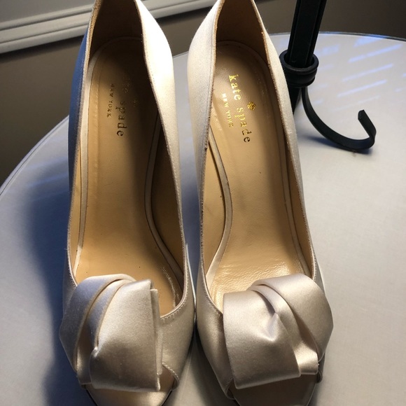 Kate Spade Clarice satin pumps in ivory - Picture 3 of 3